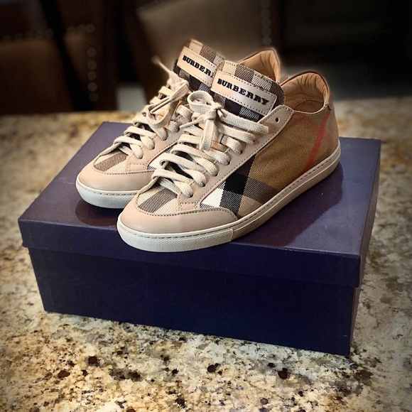 Burberry Sneakers - Picture 4 of 5
